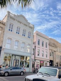 Summer aesthetic charleston south carolina pink jeep life girl girlie beach beachy king street buildings travel photography instagram inspo vsco tan palm trees vision board vacation