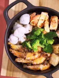 Poon Choi or Pen Cai started off as a traditional Chinese New Year dish in Hong Kong and is significant to both the Hakka and Cantonese community throughout the world. The abundance of mouth-watering ingredients in this dish makes it truly exceptional.