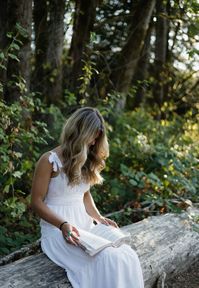 Senior pics with bible