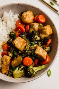 This lemon chicken & vegetable stir fry is a take on traditional Chinese Lemon chicken. This version is gluten-free, soy-free, paleo and AIP.