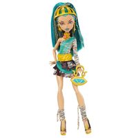 Nefera de Nile es una momia, hermana mayor de Cleo de Nile. Nefera es tres años mayor que Cleo y es antigua estudiante de Monster High, ex-capitana de las asustadoras, puesto que fue sucedida por su hermana Cleo. Ella es malvada y siempre busca la manera en arruinar la vida de Cleo y de sus amigas. Nefera viste ropa, vendajes y maquillaje en tonos azul y dorado con brillo.