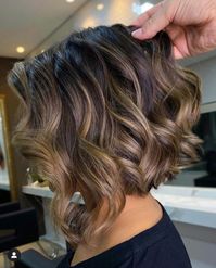 50 Gorgeous Wavy Bob Hairstyles with an Extra Touch of Femininity