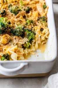 Chicken and Broccoli Noodle Casserole is sure to be a family crowd pleasure for weeknight dinner, even those with picky palates. #casserole #chickencasserole #chickenbreastrecipes