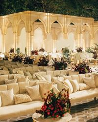 Bored With Typical Coloured Decor? Then These White-Themed Decor Ideas Are Perfect For You! | WeddingBazaar