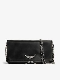 Swing your wings : la plus iconique des pochettes vous laisse le choix. A vous de personnaliser à volonté ses ailes en fonction de vos envies et de vos looks. En sac ou en pochette, à l'épaule ou à la main, emportez cet iconique de la maison zadig&voltaire partout avec vous. Sac pochette en cuir noir zadig&voltaire femme - ailes amovibles - zippé- 2 chaines amovibles - porté main, épaule ou croisé