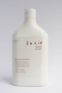 Sukin Skincare by Danielle Fritz, via Behance. Do you think this is screened or a label (look at the edges) #packaging PD