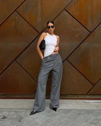 If you want to know what to wear with grey pants and look amazing, I’ve got you covered.Do you have a pair of grey pants sitting around in your closet that you have no idea how to style? If the answer is yes, then this post is perfect for you.I’ve gathered a few different ways you on what to wear with grey pants for women that you’ll love. These outfits are perfect to wear to work, dinner, and even dates.