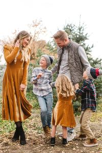 tree farm family photos. matching dresses by ivycityco.com