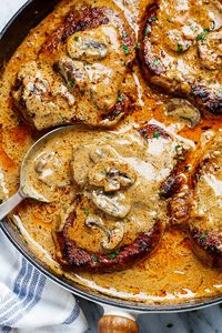 Garlic Pork Chops in Creamy Mushroom Sauce - #eatwell101 #recipe #pork #dinner #mushroom - A quick dinner with a ton of flavor! Perfect for any night of the week.