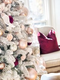 Burgundy and blush is my new favorite combo!  I used it in my fall decor, and transitioned it into Christmas. Love the pop of color on my flocked Christmas tree.  @littlelattihouse