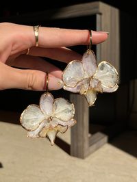 Real hand-picked and handmade preserved white phalaenopsis orchid that has been turned into a pair of gorgeous earrings for any occasion.