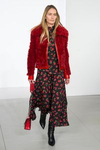 Michael Kors Collection Fall 2018 Ready-to-Wear collection, runway looks, beauty, models, and reviews.