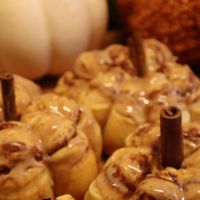 Marianne B. on Instagram: "Happy Fall y’all. 🍁🎃🍂 Here’s an easy way to make pumpkin shaped cinnamon rolls with pumpkin spice icing: Ingredients: @pillsbury cinnamon roll pumpkin spice Cinnamon sticks Use cotton twine to create pumpkin shape on each cinnamon roll. Sprinkle with pumpkin spice. Bake according to instructions. Let cinnamon rolls cool before cutting off twine. Insert cinnamon stick as stem. Mix pumpkin spice to icing and glaze over cinnamon rolls. Enjoy! #cinnamonroll #pumpkin