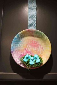 Easy Easter Kitchen Cabinet Decor https://www.b4andafters.com