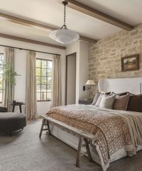 Master bedroom goals 😍 Forever swooning over this epic master bedroom designed by the insanely talented @kelseyleighdesignco ! 🤍 📷: @emilyhartphoto Build: @mcgregorhomes Furnishing: @kldheritagehouse 💡to love: Mollino chandelier