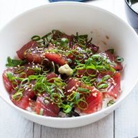 Super easy meal with sashimi quality tuna is one of my favourites. Maguro no Zuke-don (Marinated Tuna on Rice) requires no cooking. Just marinate tuna slices and place them on the cooked rice, topped with garnish.