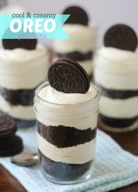 Cool Creamy Oreo Parfaits -- easy layered no bake dessert you can make in a large bowl for potlucks or cook outs. Kids love it!!