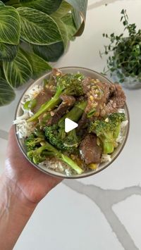 Maxine Sharf on Instagram: "Beef and broccoli✨

For the Beef + Marinade:▪️1 lb. Flank Steak, cut in thin bite sized pieces against the grain▪️1 Tbsp Oyster Sauce▪️1 Tbsp Soy Sauce▪️1+1/2 tsp Cornstarch▪️1/2 tsp Kosher Salt▪️1/4 tsp Pepper▪️

For the Sauce:▪️1 Cup Water▪️2 Tbsp Cornstarch▪️1 Tbsp Soy Sauce▪️1 Tbsp Oyster Sauce▪️1 tsp Sesame Oil▪️1 Tbsp Rice Vinegar▪️1/2 tsp Sugar▪️1/4 tsp Pepper▪️

For the Stir Fry:▪️16 oz. Broccoli, cut in bite size florets (~5 Cups)▪️2 Tbsp Avocado Oil, divided▪️3 Tbsp Fresh Ginger, minced▪️4 Cloves Garlic, minced▪️3 Scallions, sliced▪️1 Tbsp Rice Vinegar▪️Cooked White Rice, for serving▪️

1️⃣ In a medium bowl, combine the flank steak with the rest of the ingredients for the marinade. Mix and marinate in the fridge for at least 30 minutes while you prep t