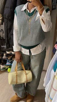 timbs outfit, bedford, lv bag, timbs, fall inspo, vintage bag