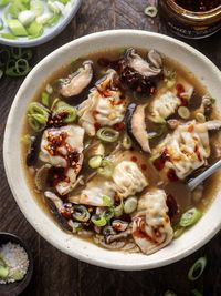 Weeknight Wonton Soup - Wandering chickpea