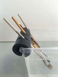 Cleaning brushes