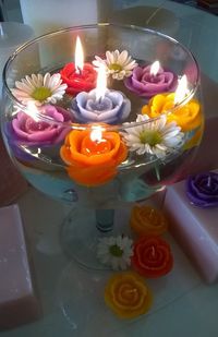 Velas flutuantes coloridas: