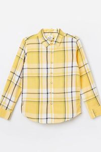 Elegant look with this yellow checks cotton shirt from PEPE. Nice features with cutaway collar, full sleeves, full buttoned placket and curve hem.