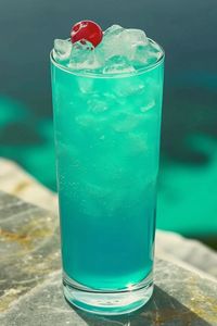 Learn how to make a vibrant and tangy Blue Lagoon Cocktail! This refreshing summer drink combines blue Curacao, vodka, and lemonade for the perfect poolside sip. 🍹☀️ #BlueLagoonCocktail #SummerDrink #CocktailRecipe