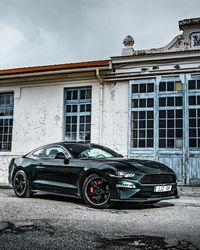 Ford Mustang Bullitt 2018 Engine: 5.0L V8 Power: 354 kW / 481 hp Torque: 569 Nm / 420 lb-ft Weight: 1,681 kg / 3,706 lbs 0-60 mph: 4.4 seconds Top Speed: 262 kph / 163 mph