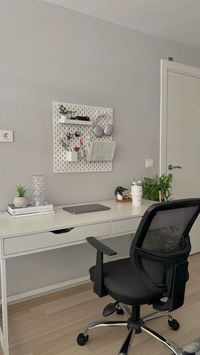 As the name suggests, minimalist desks boast a clean, uncluttered look to create a serene and focused environment. By prioritizing simplicity and space efficiency, these desks have become a staple in both home offices and professional settings for those of us seeking to reduce distractions and enhance productivity. For more information, visit our website.