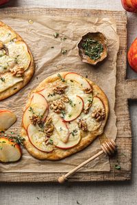 Apple Brie Flatbread with Walnuts and Honey - NattEats