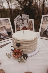 This modern wedding cake of our dreams!! Immerse yourself in the artistry captured by Lee Grace Photography💖📸 | wedding photo shoot | unique wedding photography | cute wedding pictures | simple wedding cake | modern wedding cake | wedding cake aesthetic | wedding cake toppers | wedding cake polaroid toppers