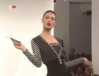 Shalom Harlow 1994/1995 for D&G  #shalomharlow #shalomharlowtopmodels #iconic #stunning #amazing #dolcegabbana #dolcegabbanavintage #90s #90sfashion #90saesthetic #fashion #catwalk #runway #fashionweek #thatshot #throwback #bombshell #officesiren #smoking #redlips #style #ootd