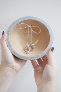 DIY wedding | How to make a silver or gold leaf ring bearer dish... they are so pretty!