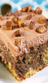 Peanut Butter Poke Cake... This recipe is so easy! Nothing better than chocolate and peanut butter