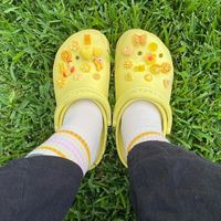 Sophie on Instagram: "mellow yellow 🌼💛🔆🟡🌻🍌 . . . . . . . . . . #crocs #jibbitz #jibbitzcrocs #jibbitzcharms #croccharms #croccharmsforsale #funkycrocs #smallbusiness #internationalshipping"