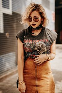 Street style taken in Barcelona, ​​Spain | Masha Sedgwick is wearing a vintage Iron Maiden bandshirt, a brown suede pencil skirt, lace up high heels from Elisabetta Franchi and round sunnies from Gucci | find more pictures and fashion & beauty topics on my blog