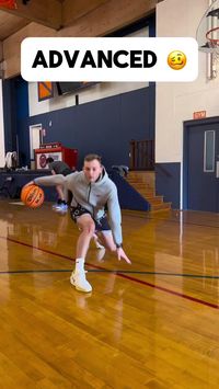 SIMPLE UNDER DRAG FOOTWORK PROGRESSION 🏀👀   #basketballcoach #basketballneverstops #basketballmoves #basketballislife   Credit to @btrim3