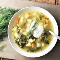 This chunky kohlrabi soup is a seasonal dish popular in Poland during summer months. It’s delicious, filling, full of goodness and simple to make. Enjoy vegan or with a dollop of yogurt. #polishrecipes #summerrecipes #chunkysoup #healthysoup #everydayhealthyrecipes