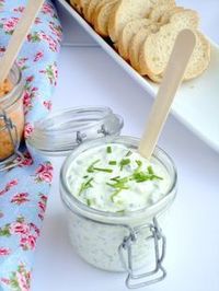 Een lekker recept voor Griekse Tzatziki dip met bieslook.