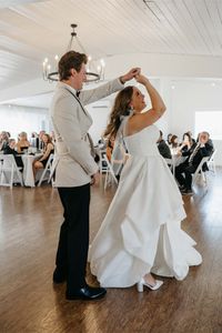 Bride and Groom first dance inspiration photos