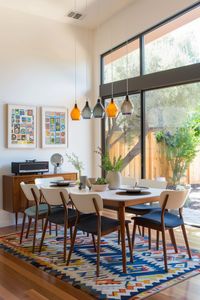 Use these tips to get the perfect mid-century modern dining room in your home.