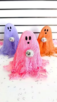 Here’s a quick and easy way to make adorable cheesecloth ghosts!