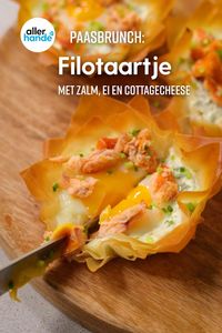 Lekker voor bij de paasbrunch of -ontbijt: dit hartige taartje! Gemaakt met filodeeg, cottagecheese, zalm en – natuurlijk – ei. Lekker snel in de oven, dus perfect als je meerdere gerechten op paastafel serveert. Ook aan de slag met dit brunchrecept? Bekijk dan snel dit hartige taartje en meer paasrecepten op AH.nl/allerhande.