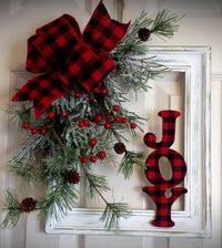 shabby-distressed-frame-christmas-wreath