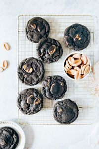 ... black tahini and dulcey chocolate chip cookies ...