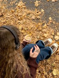 #fall #autumn #girl #leaves #aesthetic