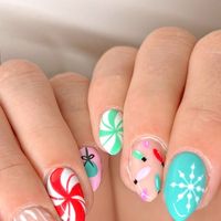 Tayler Webb | your nail girl on Instagram: "the cutest colored Christmas set!!🤍🎄🍬"