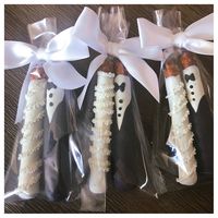 Bride and groom chocolate covered pretzel rods are perfect for a wedding or bridal shower favor. Set of 20 include 2 pretzels per bag (bride and groom) Please respect that each pretzel is hand painted and may have slight differences - that is the beauty of art! Please message me if you require larger or smaller quantities.  Bride/groom Oreos are also available. Please see my other listings! i am not responsible for melting during summer months. Please purchase the ice pack listing if you wish to