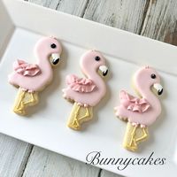 Pretty pink flamingo decorated vanilla bean sugar cookies by Bunnycakes